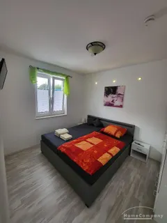 Helle moderne Wohnung im EG eines großen Einfamilienhauses, sep.