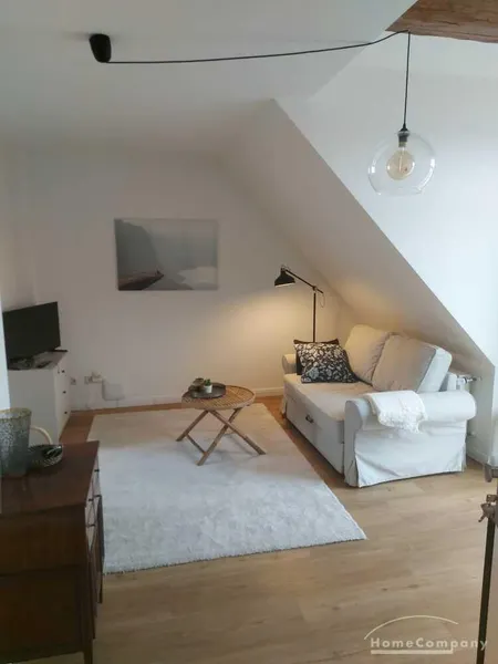 Moderne Wohnung im DG mit Balkon