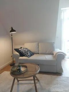 Moderne Wohnung im DG mit Balkon