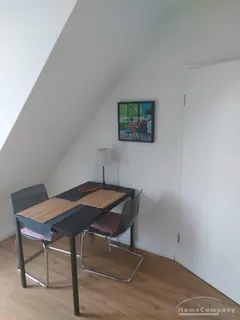 Moderne Wohnung im DG mit Balkon