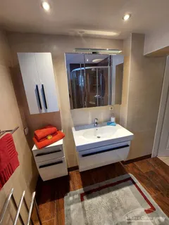 Wohnung im Souterrain eines Einfamilienhauses, hochwertiges Bad