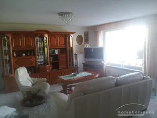 1 Zimmer Wohnung mit großer Terrasse, Sitzgruppe mit TV, Doppelbett,