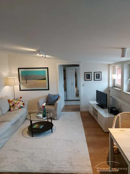 Moderne Wohnung im 1.OG eines Anbaus im Hof eines Mehrfamilienhauses