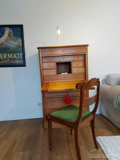 Moderne Wohnung im 1.OG eines Anbaus im Hof eines Mehrfamilienhauses