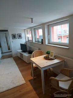 Moderne Wohnung im 1.OG eines Anbaus im Hof eines Mehrfamilienhauses