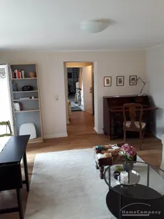 Moderne Wohnung im EG auf dem Hof eines Mehrfamilienhauses