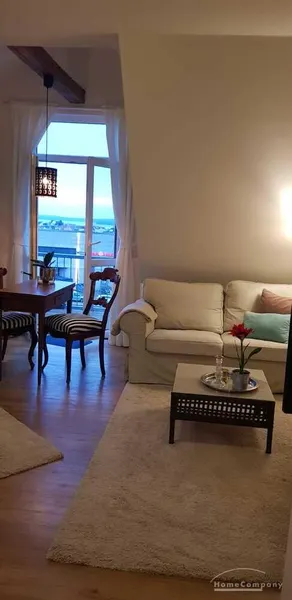 Moderne Wohnung im DG mit Balkon