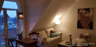 Moderne Wohnung im DG mit Balkon
