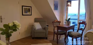 Moderne Wohnung im DG mit Balkon