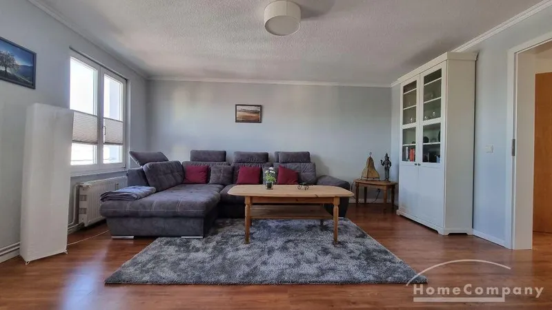 Moderne und geschmackvoll eingerichtete Wohnung im 3.OG eines