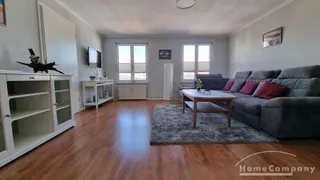 Moderne und geschmackvoll eingerichtete Wohnung im 3.OG eines