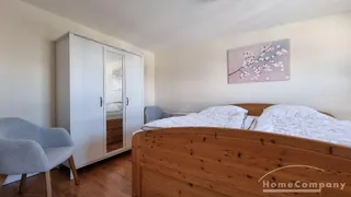 Moderne und geschmackvoll eingerichtete Wohnung im 3.OG eines