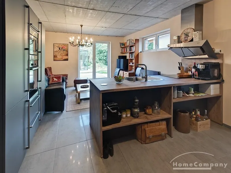 Großzügige Wohnung mit TERRASSE