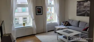 Moderne Wohnung im 1. OG mit Balkon