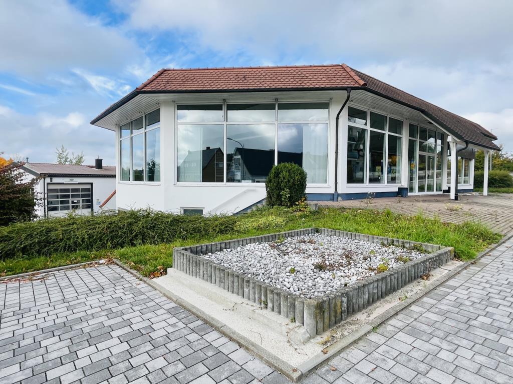 Attraktives Autohaus mit Werkstatt, Showroom, Wohnung