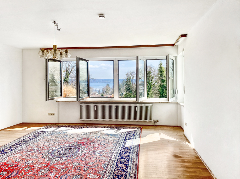 Wohnzimmer mit Seeblick