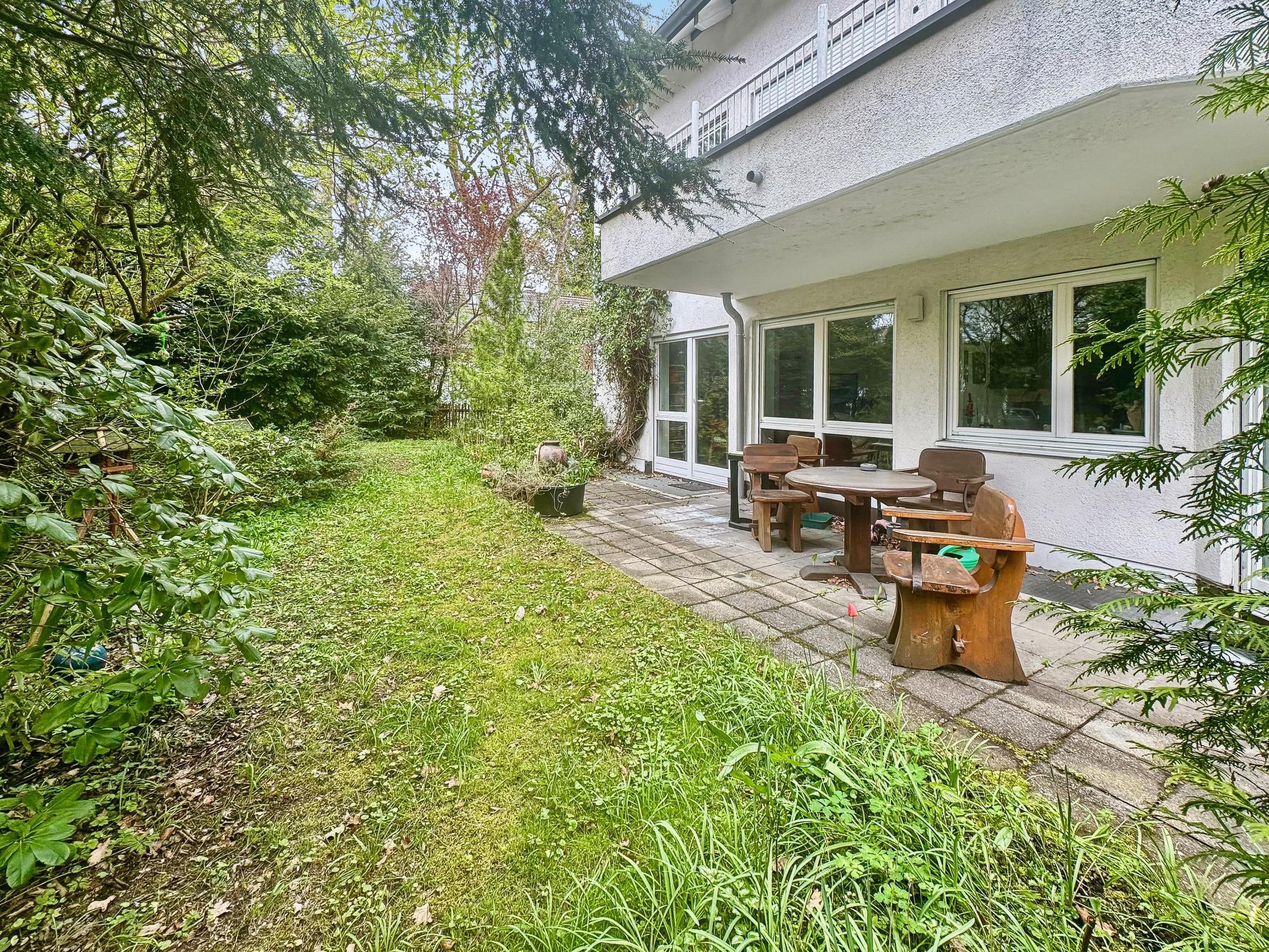 Garten mit Terrasse