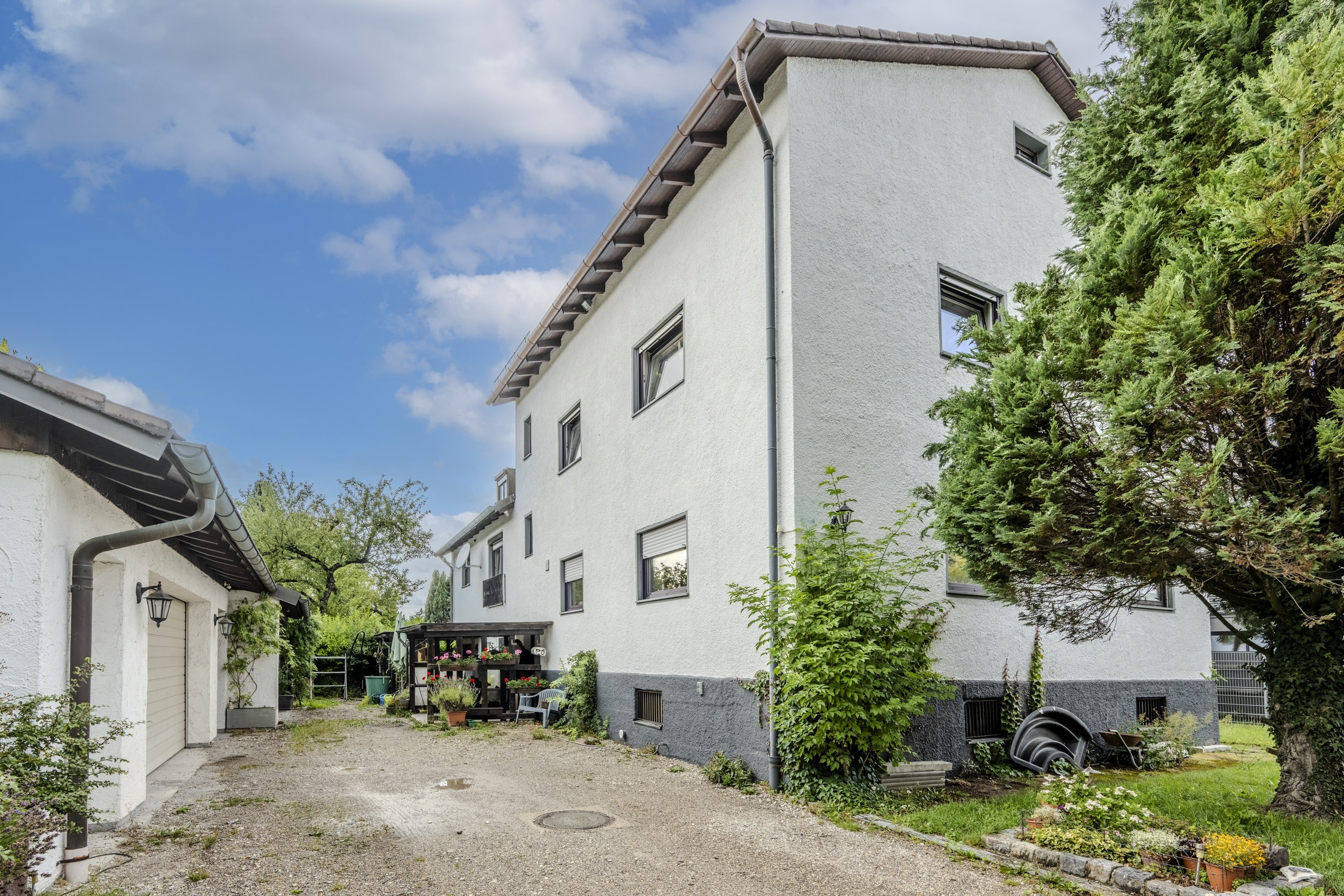 Außenansicht Hofeinfahrt