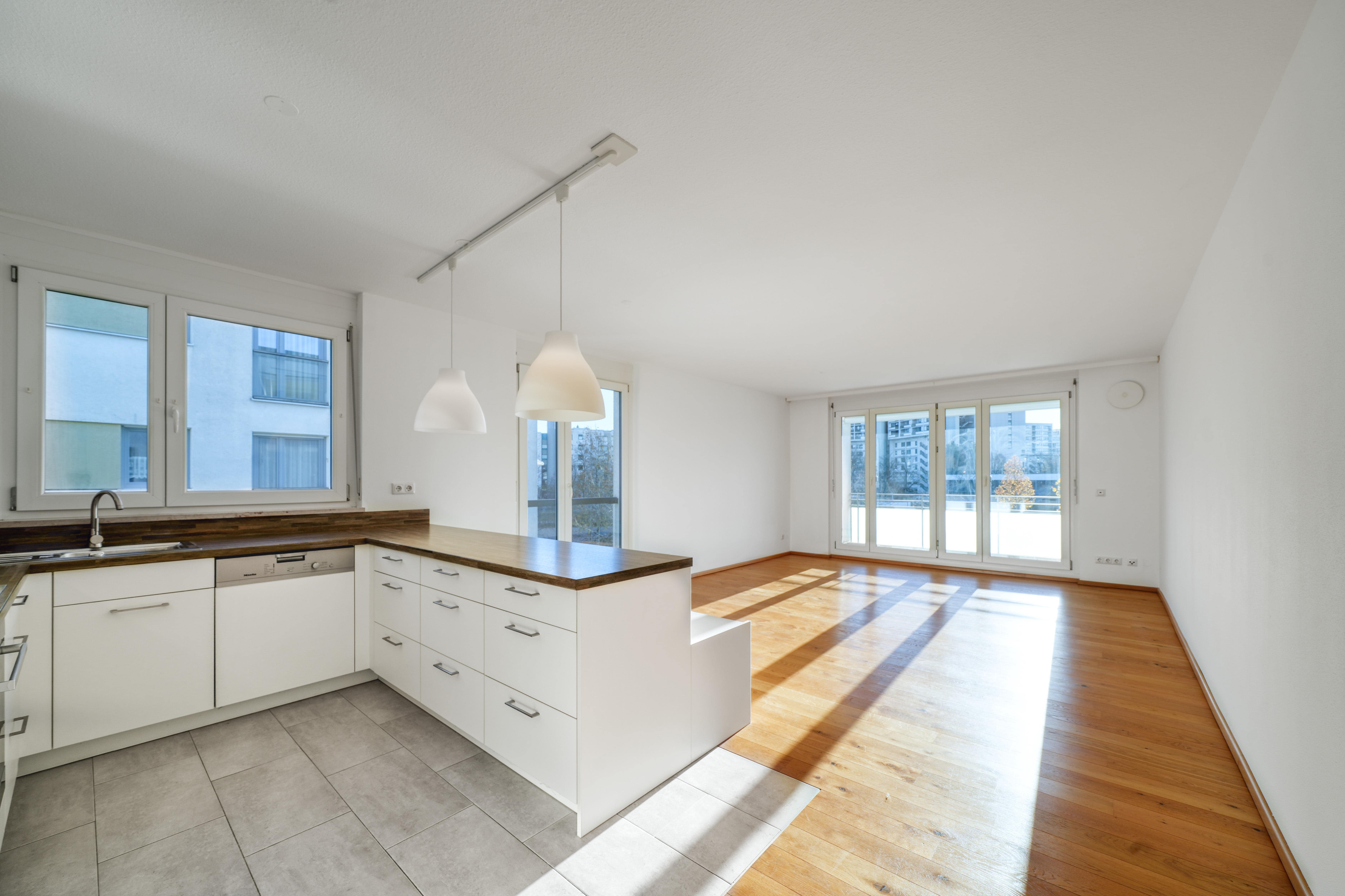 Lichtdurchfluteter Wohn-Essbereich