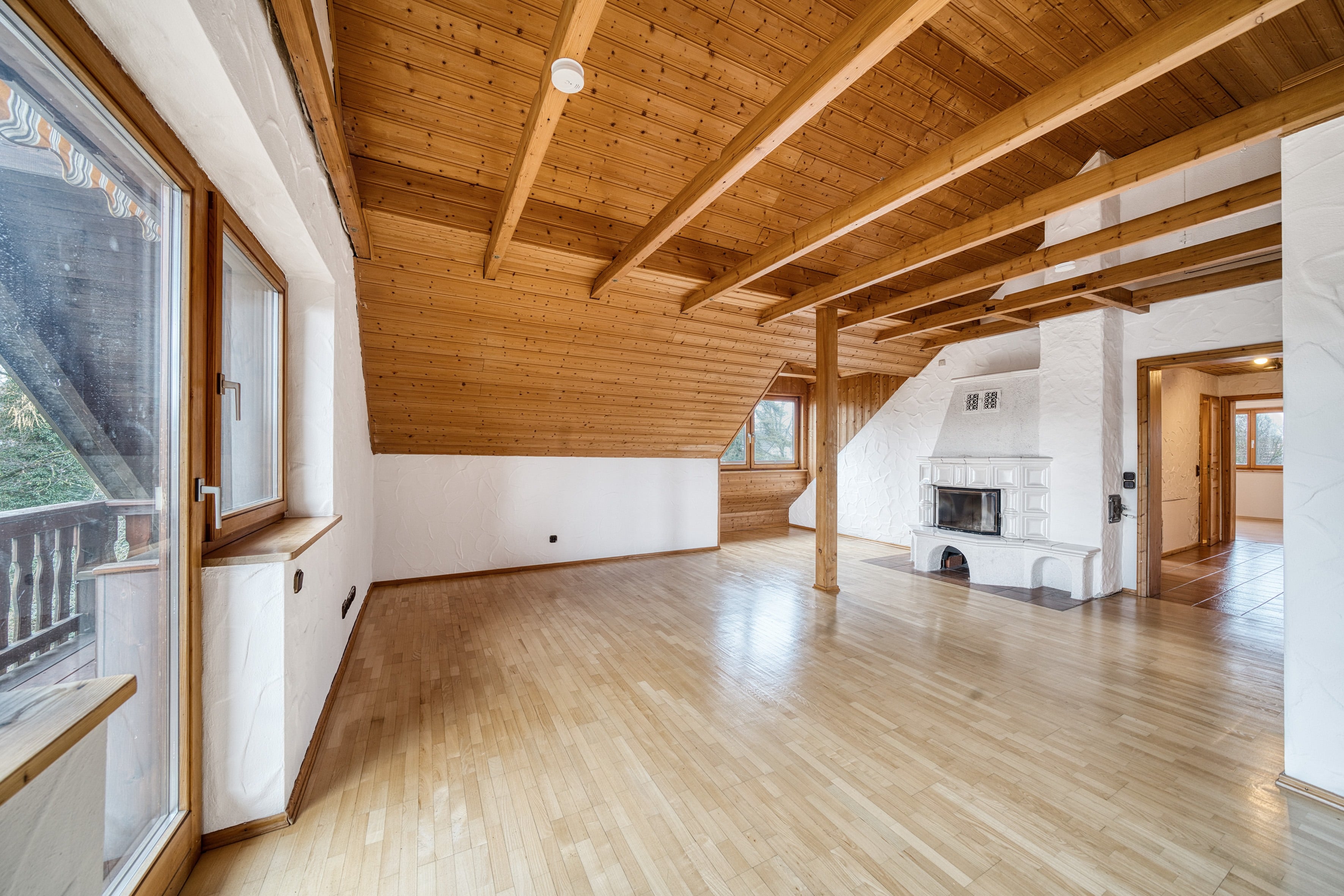 Wohnzimmer mit Kachelofen