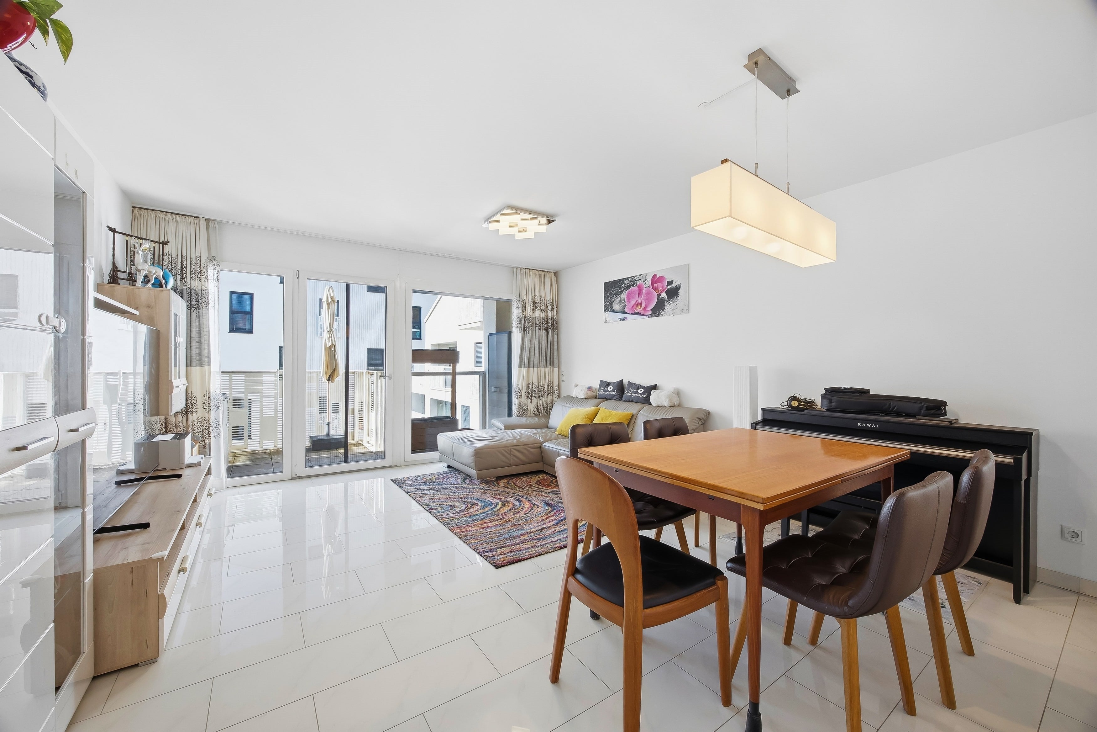 Heller Wohn-/Essbereich