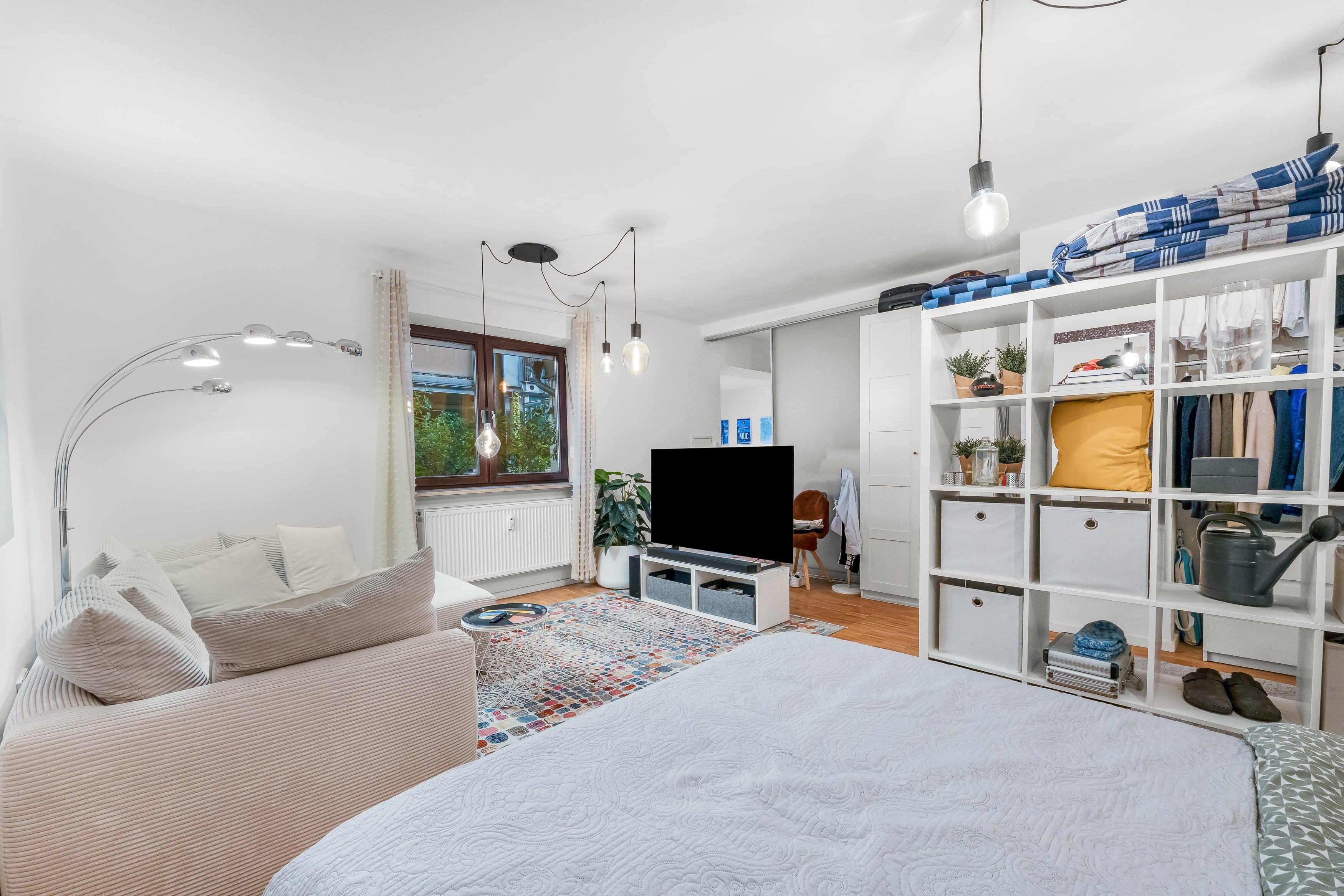 Wohn- und Schlafzimmer