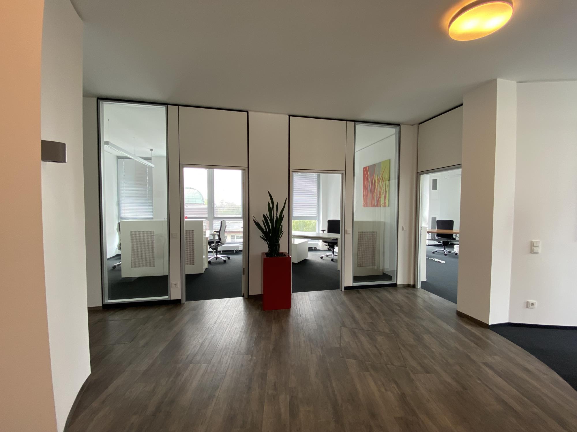 Büros mit Glaselementen