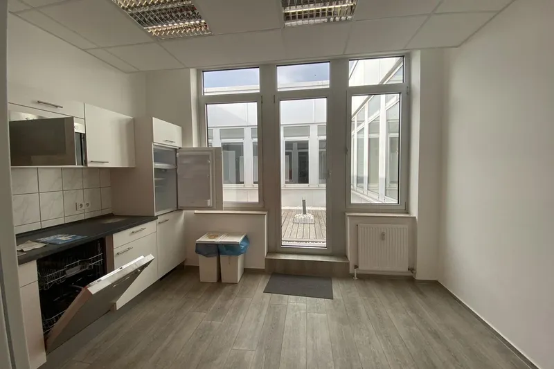 Küche + Zugang Innenhof