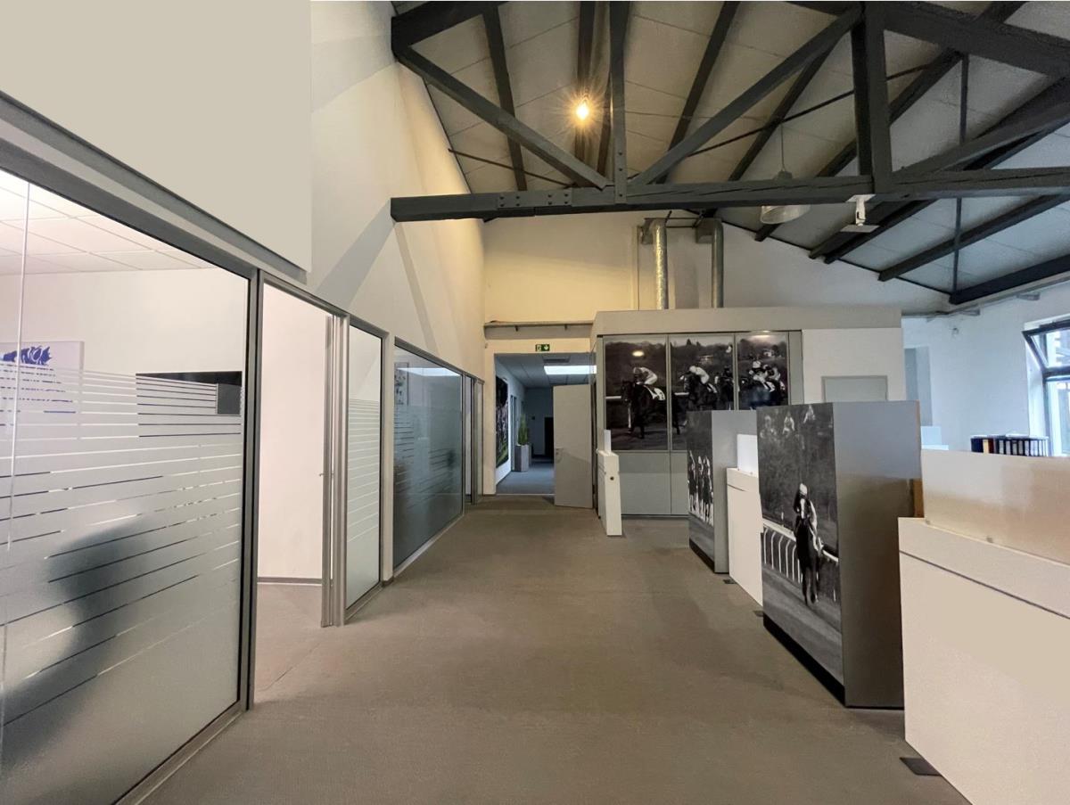 Büro EG