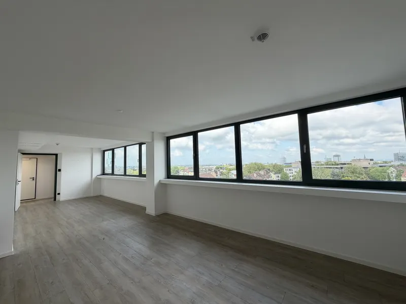 Großes Büro