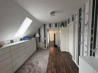 Großer Flur über beide Gebäudeteile