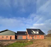 Aussenansicht mit Halle