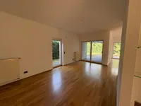 Blick von der Küche auf den Essbereich