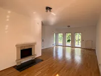 Wohnzimmer mit Kamin