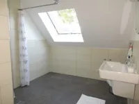 Bad mit Dusche 1.