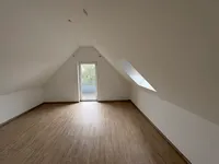 Schlafzimmer Spitzb. Blickrichtung Balkon