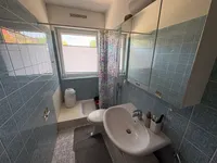 Gäste-WC mit Dusche OG