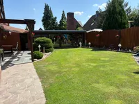 Viel Platz für 3 Parteien im Haus mit Wintergarten