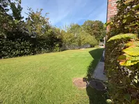 Grünfläche hinter der Wohnung