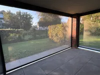 Terrasse mit abgesenkten Zipscreens