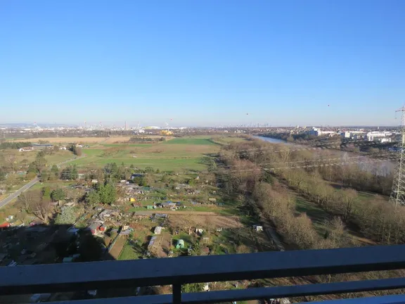... und zur Frankfurter Skyline