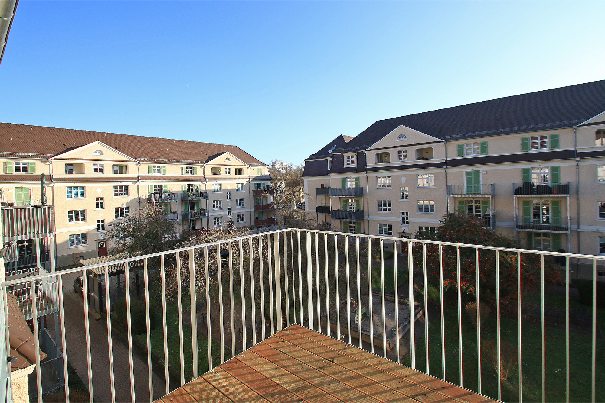 Sonnenbalkon zum ruhigen Innenhof