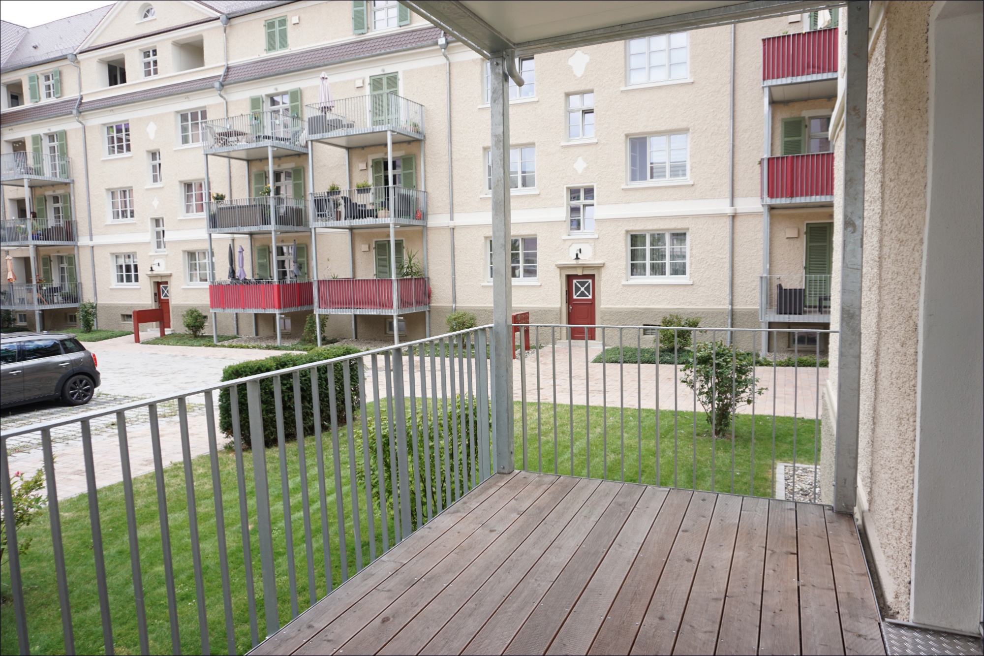 Balkon zum ruhigen Innenhof (Beispiel)