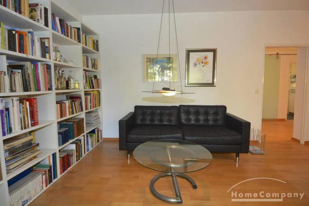 Helle und stilvoll möblierte Wohnung mit großem Balkon und Gartenblick - Foto 4