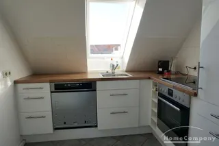 Gemütlich eingerichtete 2-Zimmer-Dachgeschoss Wohnung in Charlottenburg, möbliert