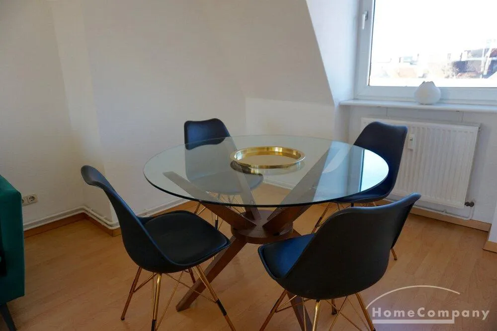 Gemütlich eingerichtete 2-Zimmer-Dachgeschoss Wohnung in Charlottenburg, möbliert - Photo 3