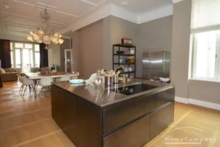 Luxuriöse Maisonette-Wohnung im Herzen von Charlottenburg, Berlin, möbliert.