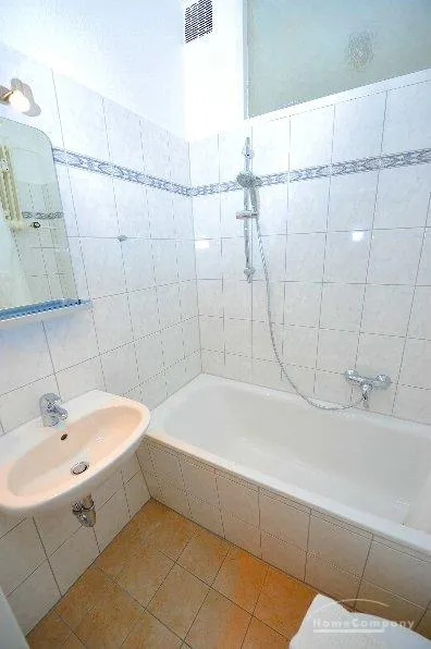 Schicke 1-Zimmer-Wohnung mit Balkon in Berlin Wilmersdorf, möbliert - Photo 5