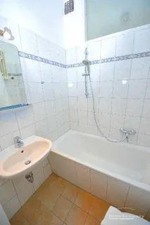 Schicke 1-Zimmer-Wohnung mit Balkon in Berlin Wilmersdorf, möbliert