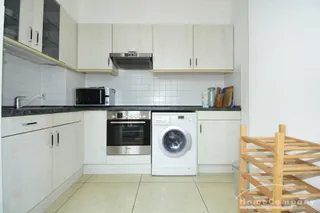 Moderne, möblierte 2-Zimmer-Wohnung Nähe Friedrichstraße, mit Balkon, Berlin Mitte